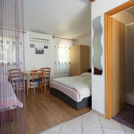 Studio Apartman Ema กอร์นยิ คาริน ภายนอก รูปภาพ