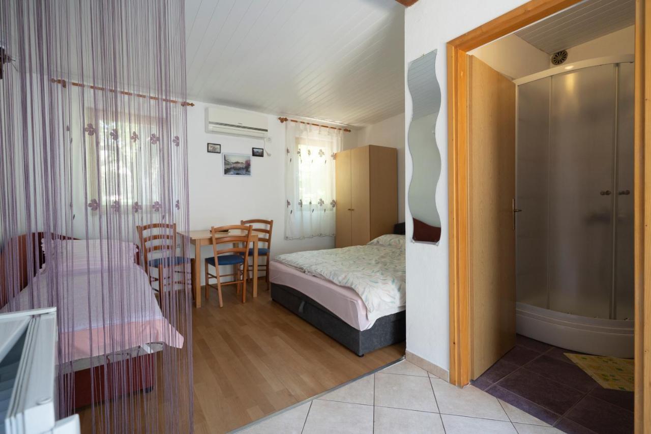 Studio Apartman Ema กอร์นยิ คาริน ภายนอก รูปภาพ