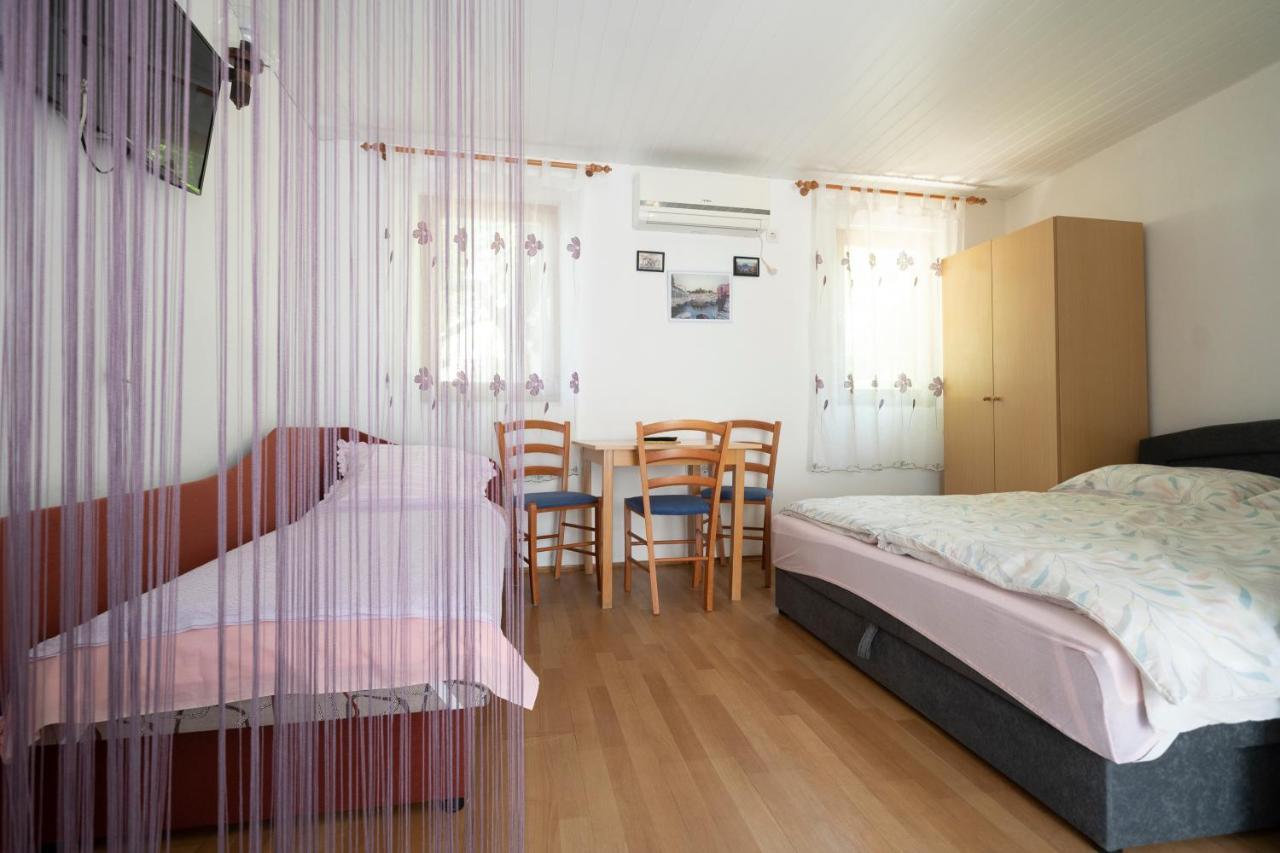 Studio Apartman Ema กอร์นยิ คาริน ภายนอก รูปภาพ