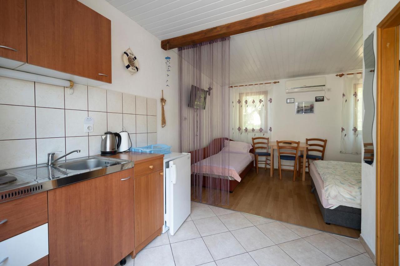 Studio Apartman Ema กอร์นยิ คาริน ภายนอก รูปภาพ
